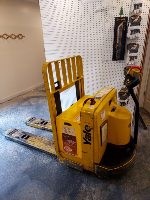 6000 lb Yale Pallet Jack