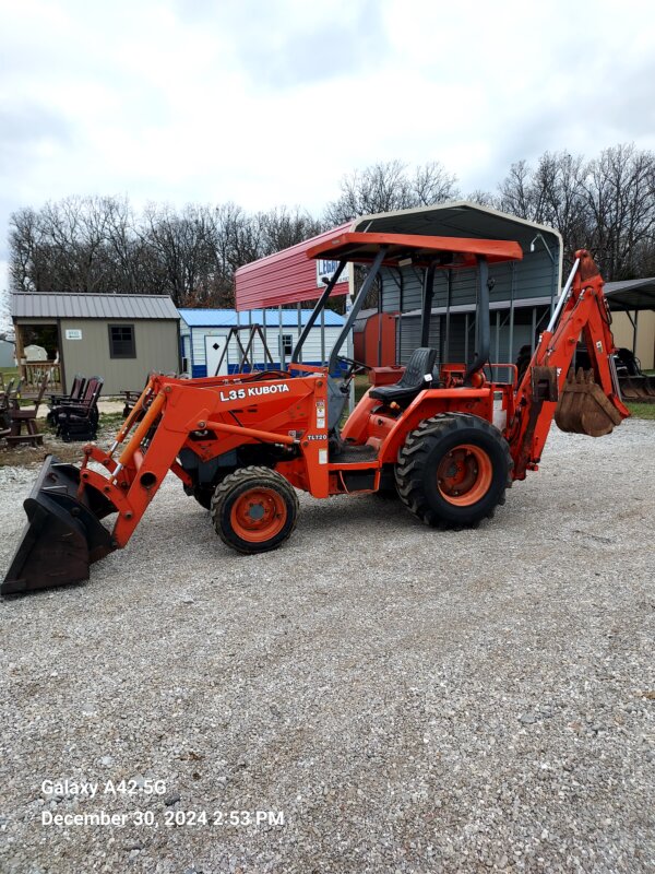 Kubota L35 Tractor with TL720 Loader BT900 Backhoe, New Engine - Image 4