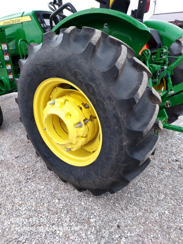 2019 John Deere 5065E 2wd Tractor with Loader 500 hours Like New - Image 4