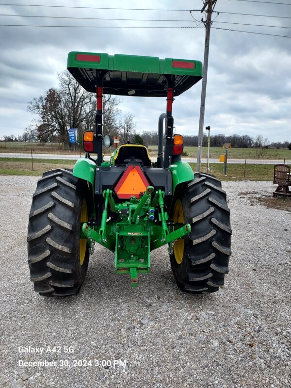 2019 John Deere 5065E 2wd Tractor with Loader 500 hours Like New - Image 3