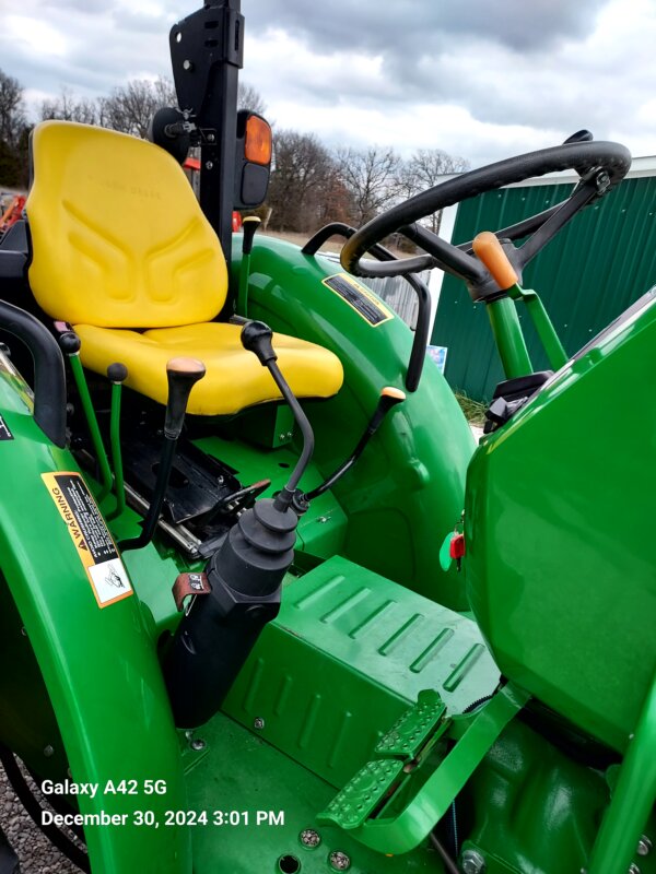 2019 John Deere 5065E 2wd Tractor with Loader 500 hours Like New - Image 5