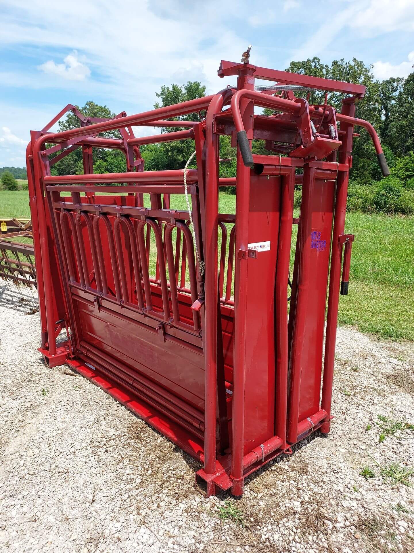 Tarter Series 6 Cattle Master Squeeze Chute