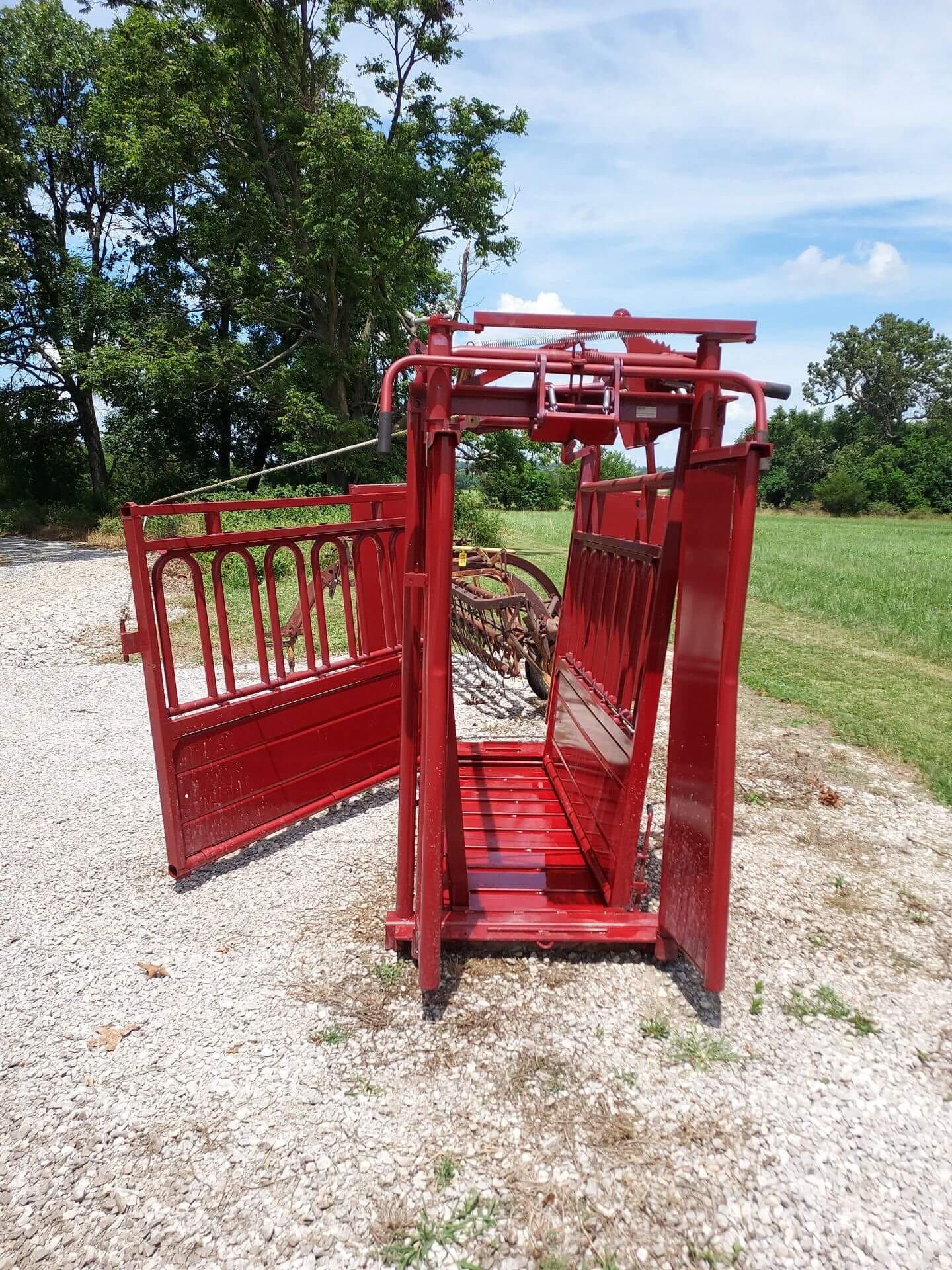 Tarter Series 6 Cattle Master Squeeze Chute - Image 4