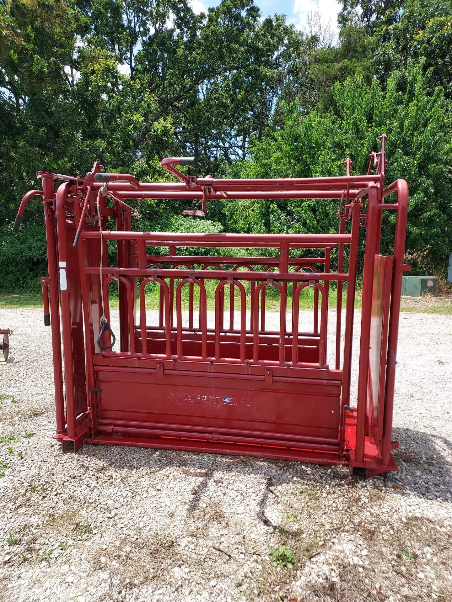 Tarter Series 6 Cattle Master Squeeze Chute - Image 3