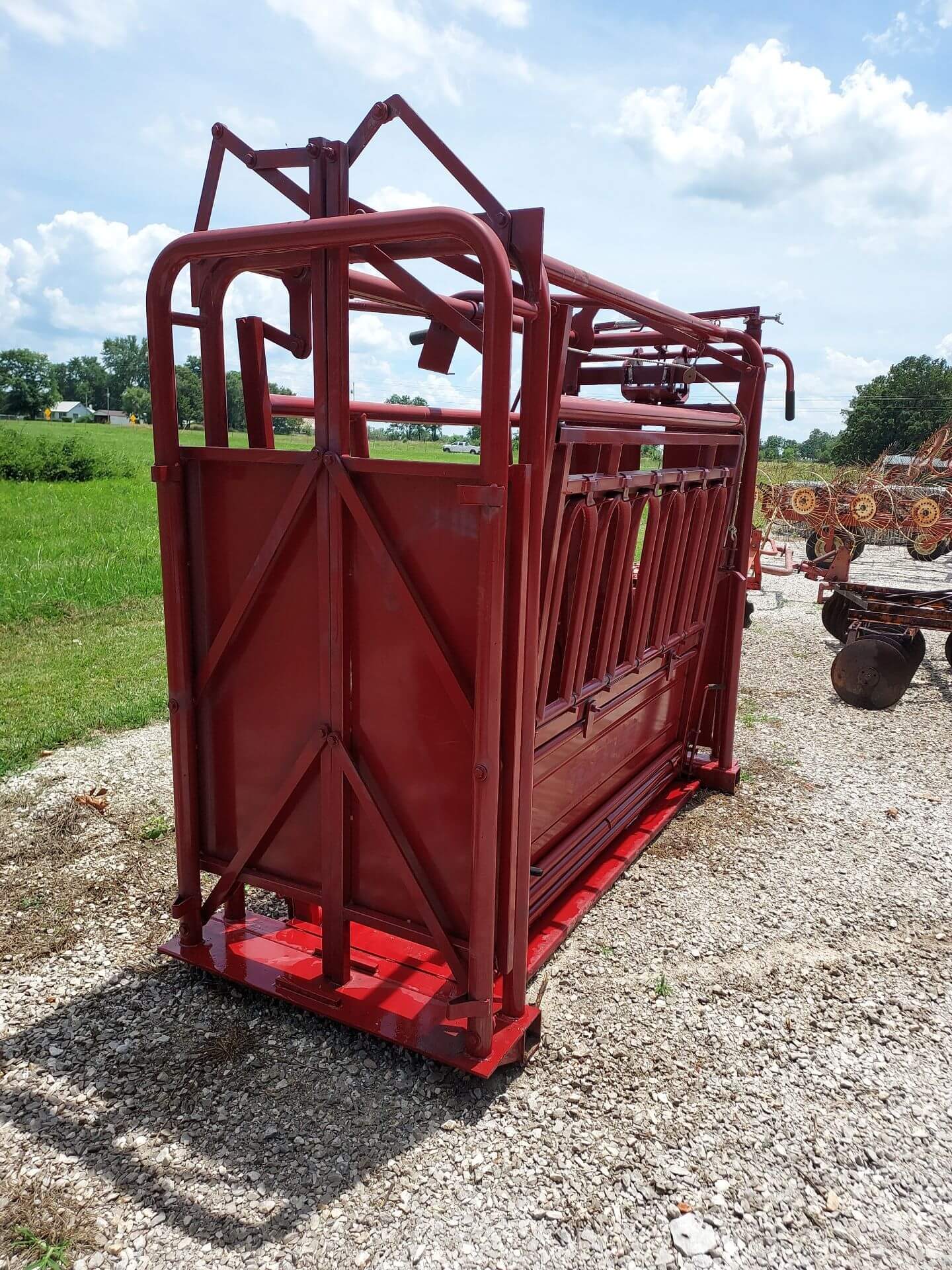 Tarter Series 6 Cattle Master Squeeze Chute - Image 2