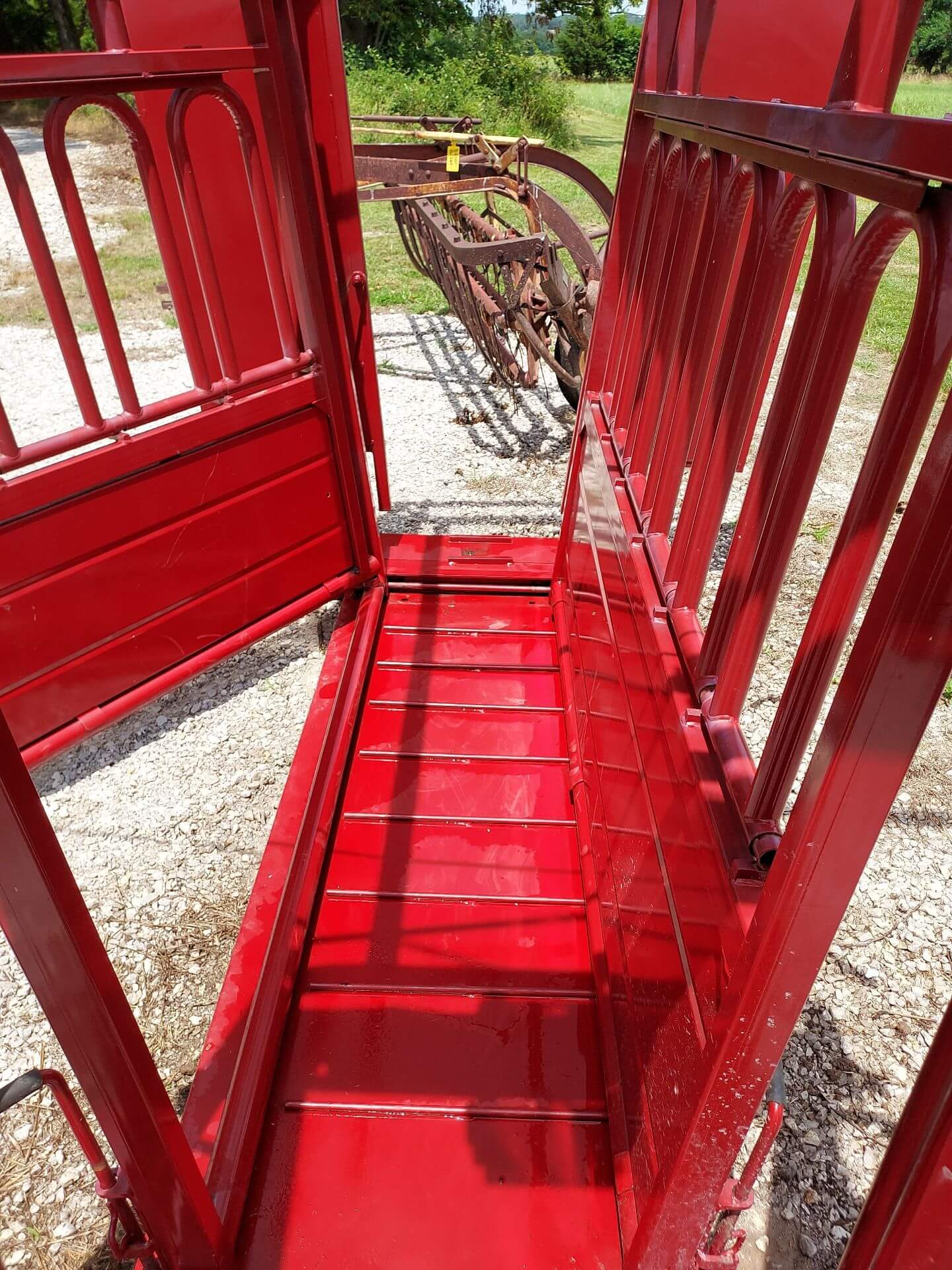 Tarter Series 6 Cattle Master Squeeze Chute - Image 5